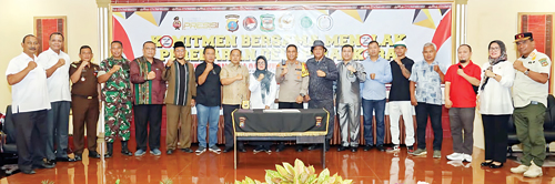 Penandatanganan Naskah Komitmen Bersama Tolak Peredaran Narkoba di THM. (f: metro/ist)
