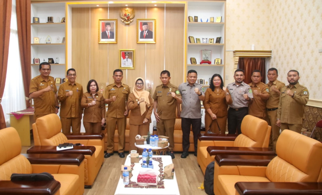 Pertemuan Wali Kota Pematang Siantar Susanti Dewayani dengan Sekretariat APEKSI Komwil 1. (f: Diskominfo Siantar)