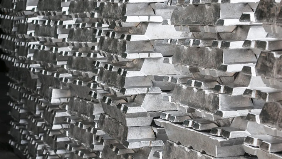 Aluminiun ingot produksi PT Inalum.