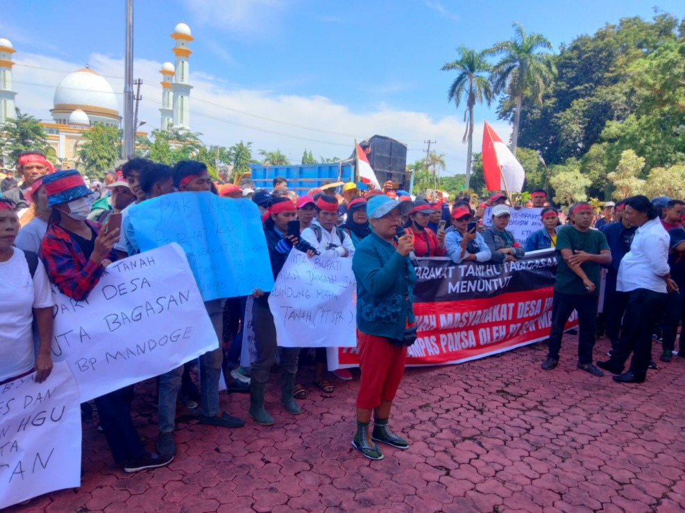 Warga Desa Huta Bagasan, Kecamatan Bandar Pasir Mandoge, Kabupaten Asahan. (Foto: Perdana/MetroDaily)