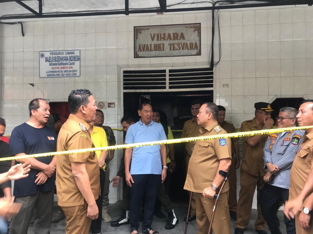 (IST/NEW TAPANULI), Wali Kota Jamaluddin Pohan, Wakil Wali Kota Pantas Maruba Lumbantobing berdialog dengan pengurus Yayasan Vihara Avalokitesvara Sibolga.