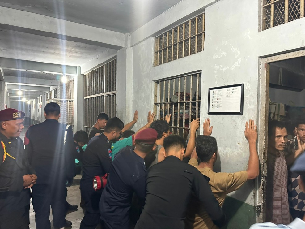Satops Patnal memeriksa sejumlah warga binaan Lapas Klas II B Padangsidimpuan dalam sidak, Kamis (14/9/2023) malam. (Ist)