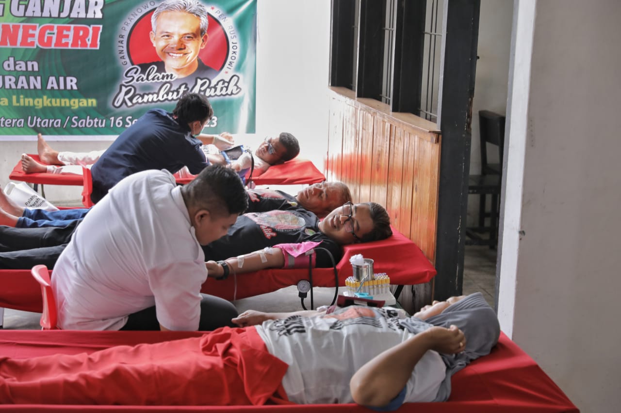 Selain gotong royong menormalisasi parit, Relawan PeTebu Sumut turut melaksanakan kegiatan sosial seperti donor darah di Kota Medan. Ist