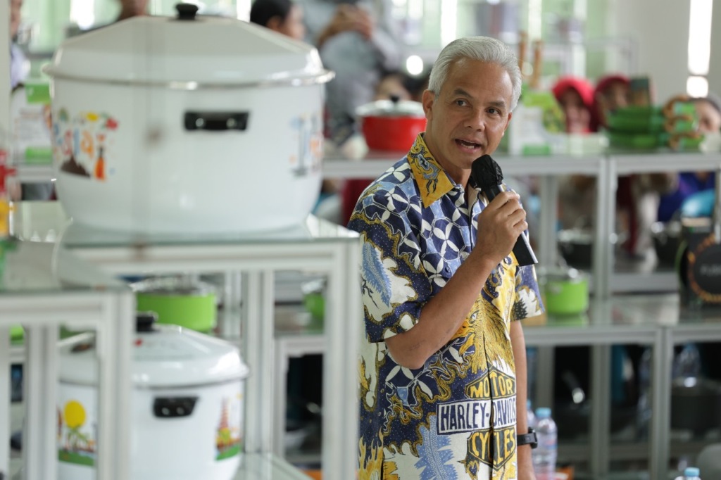 BRAND NASIONAL: Ganjar Pranowo mengunjungi pabrik PT Maspion di Nyamplungan, Kecamatan Pabean Cantikan, Surabaya, pada Sabtu (14/10). (Foto: Tim Media Ganjar Pranowo)