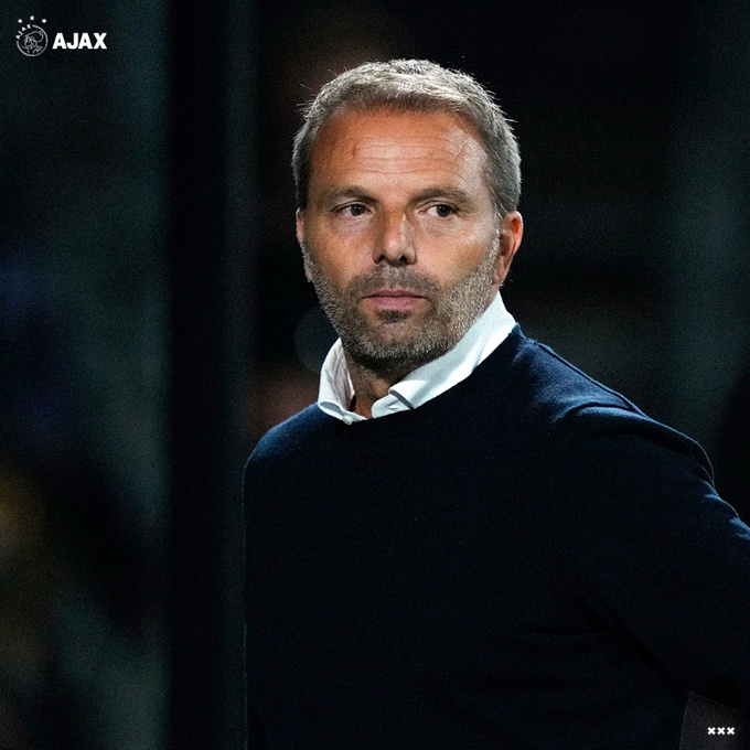 Ajax Amsterdam memecat pelatih mereka, Maurice Steijn.