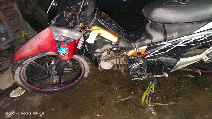 Sepedamotor yang dipakai korban.
