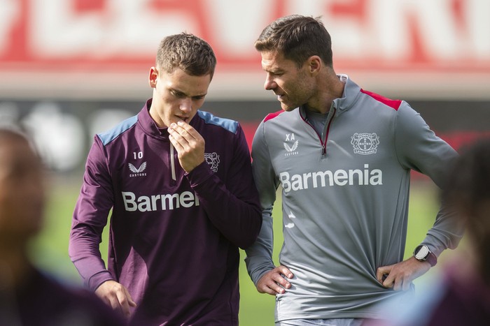 Xabi Alonso dan Florian Wirtz.
