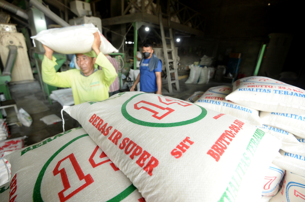 Pemprov Sumut  Disperindag, Energi dan Sumber Daya Mineral melaksanakan monitoring pada beberapa kilang padi di Kecamatan Tj.Morawa, Kab. Deliserdang, Rabu (4/10/2023). Hal tersebut dilakukan untuk stabilisasi harga dan ketersediaan barang kebutuhan pokok