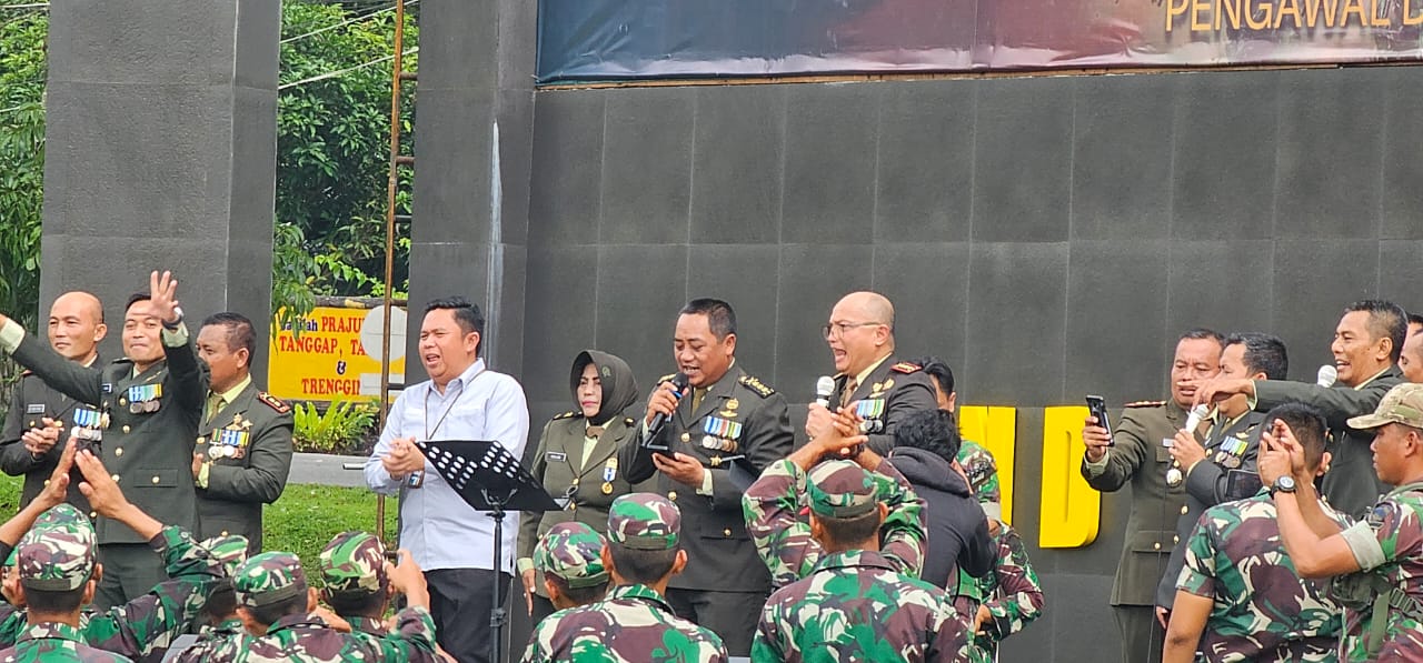 Pemimpin Cabang BRI Pematang Siantar, Yanri Eka Putra, mengikuti  upacara HUT ke-78 TNI, di Rindam I/BB Pematang Siantar, Jalan Arga Sari, Setia Negara, Kec. Siantar Sitalasari, Kamis (5/10/2023). (Foto: Dok BRI)