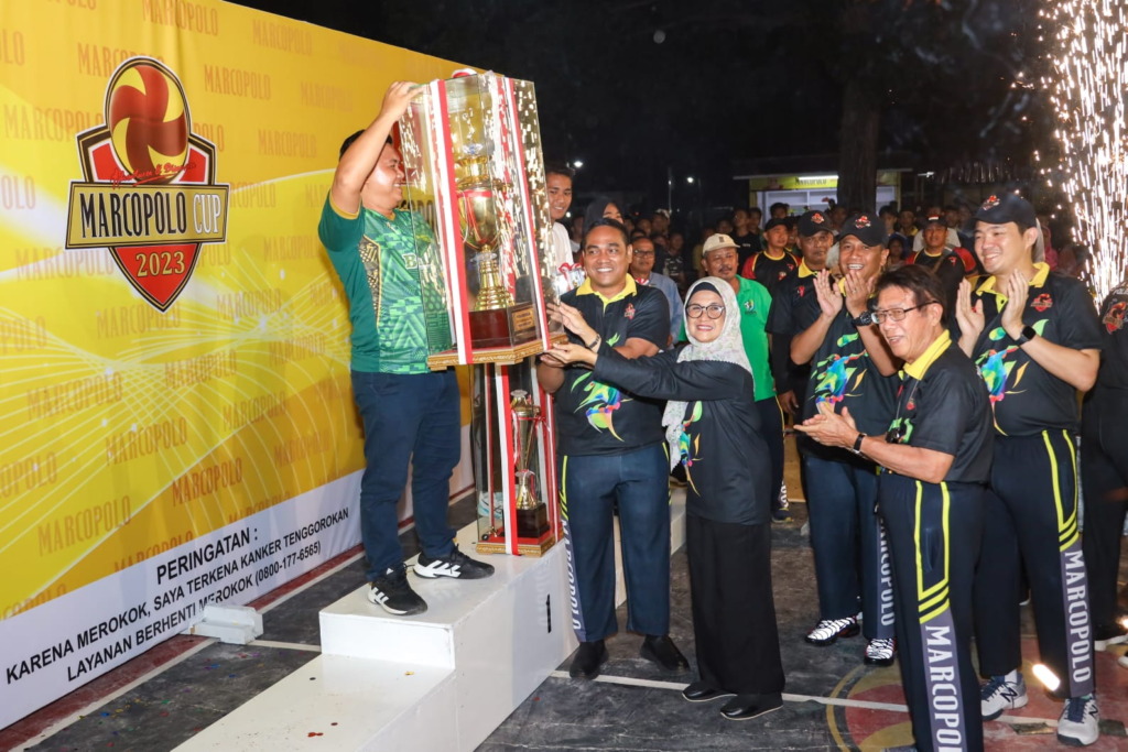 Wali Kota Siantar disaksikan Wadansat Brimob Polda Sumut AKBP James Parlindungan Hutagaol, Dirut PT STTC Edwin Bingei, Kapolres Pematang Siantar AKBP Yogen Heroes Baruno, Dandim 0207/Simalungun Kol Inf Hadrianus Yossy, dan Direktur Muda PT STTC Bruno Bing