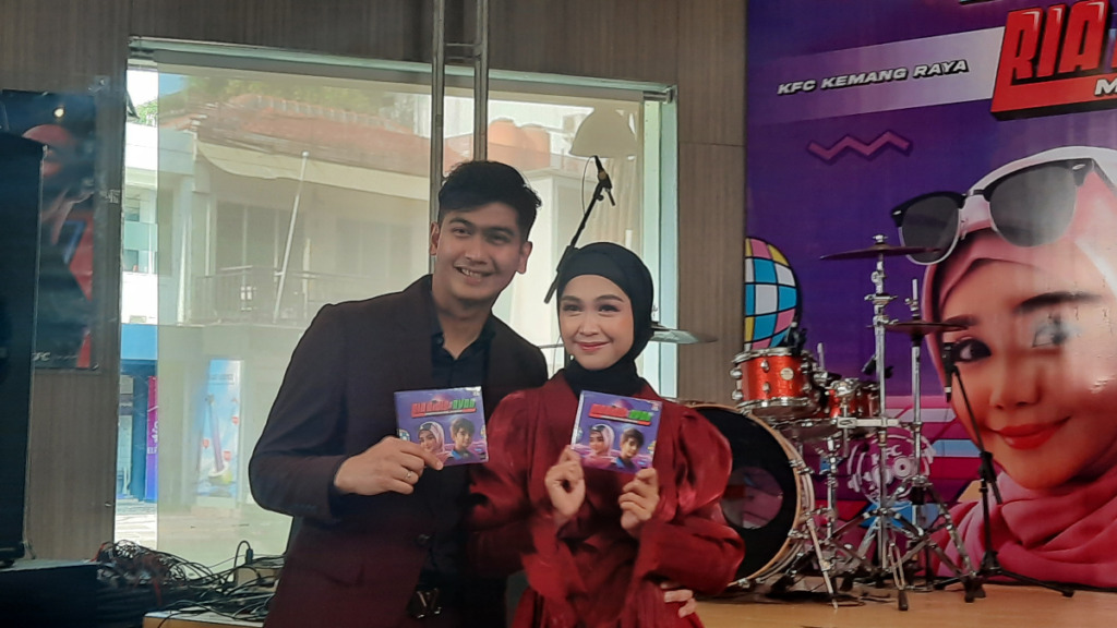 Ria Ricis dan Teuku Ryan .