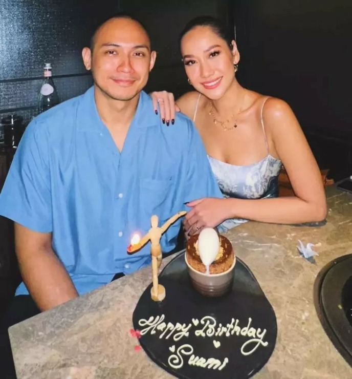 Bunga Citra Lestari dan suami.