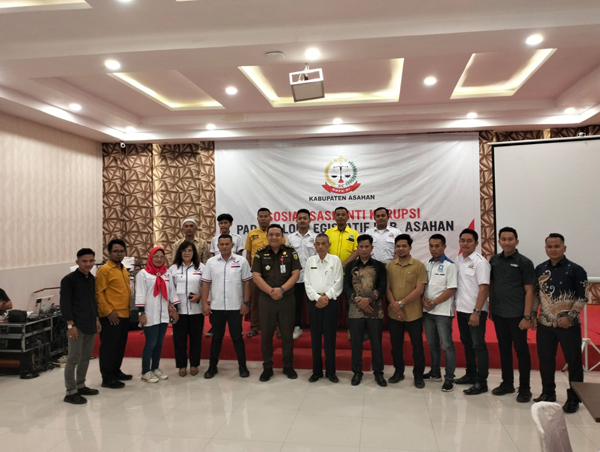 Sosialisasi anti korupsi pada calon anggota legislatif Kabupaten Asahan peserta Pemilu tahun 2024 di Hotel Marina.
