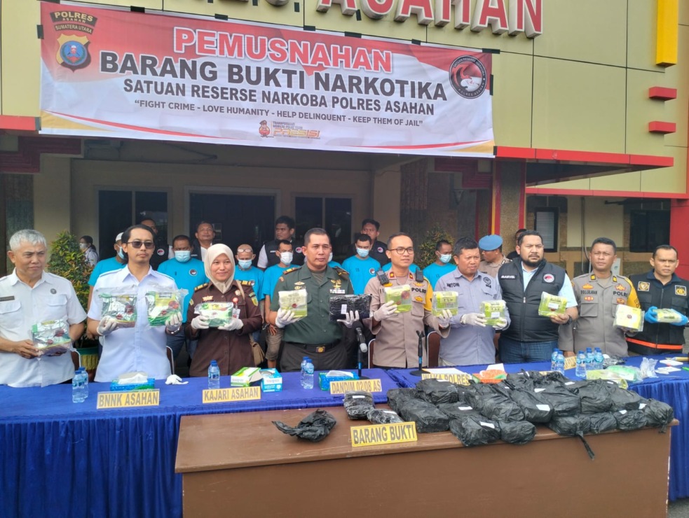 Pemusnahan barang bukti sabu dan ekstasi di Polres Asahan.