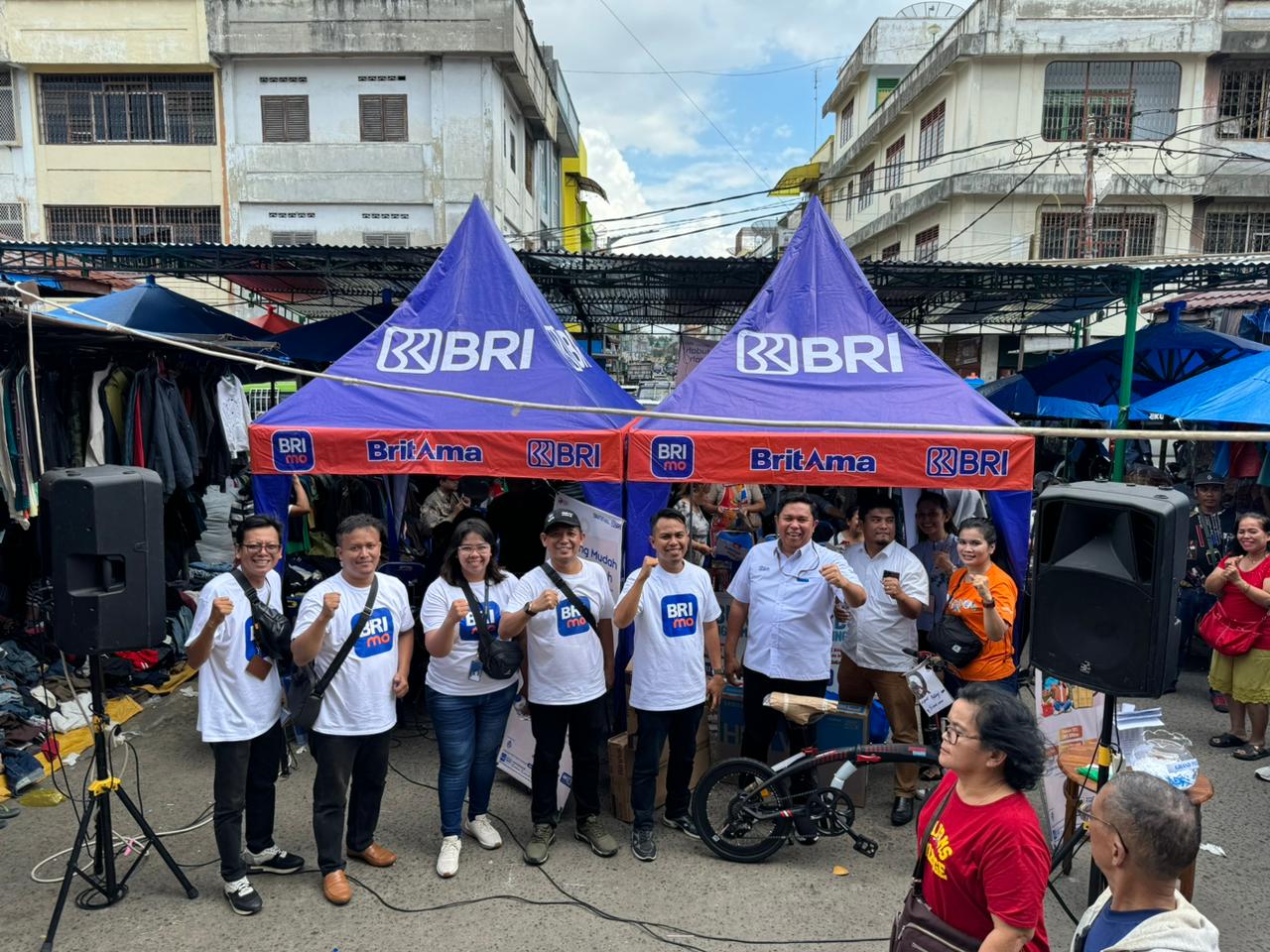 Bank Rakyat Indonesia (BRI) BO Pematang Siantar meluncurkan Program Dagang Mudah Belanja Murah di Pasar Horas, Senin (11/12/2023), dihadiri Pemimpin Cabang BRI Pematang Siantar, Yanri Eka Putra. (Foto: Dok BRI)