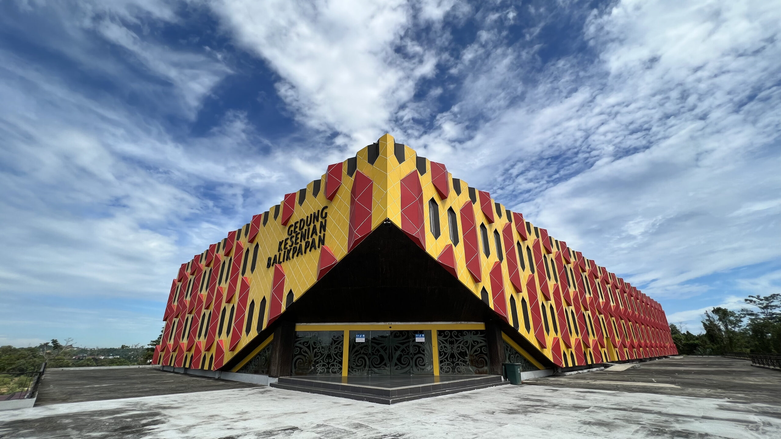 Gedung Kesenian Balikpapan di Jalan Syarifuddin Yoes. Persis di belakang gedung inilah Convention Hall berkapasitas di atas 20 ribu pengunjung segera dibangun Pemkot Balikpapan.