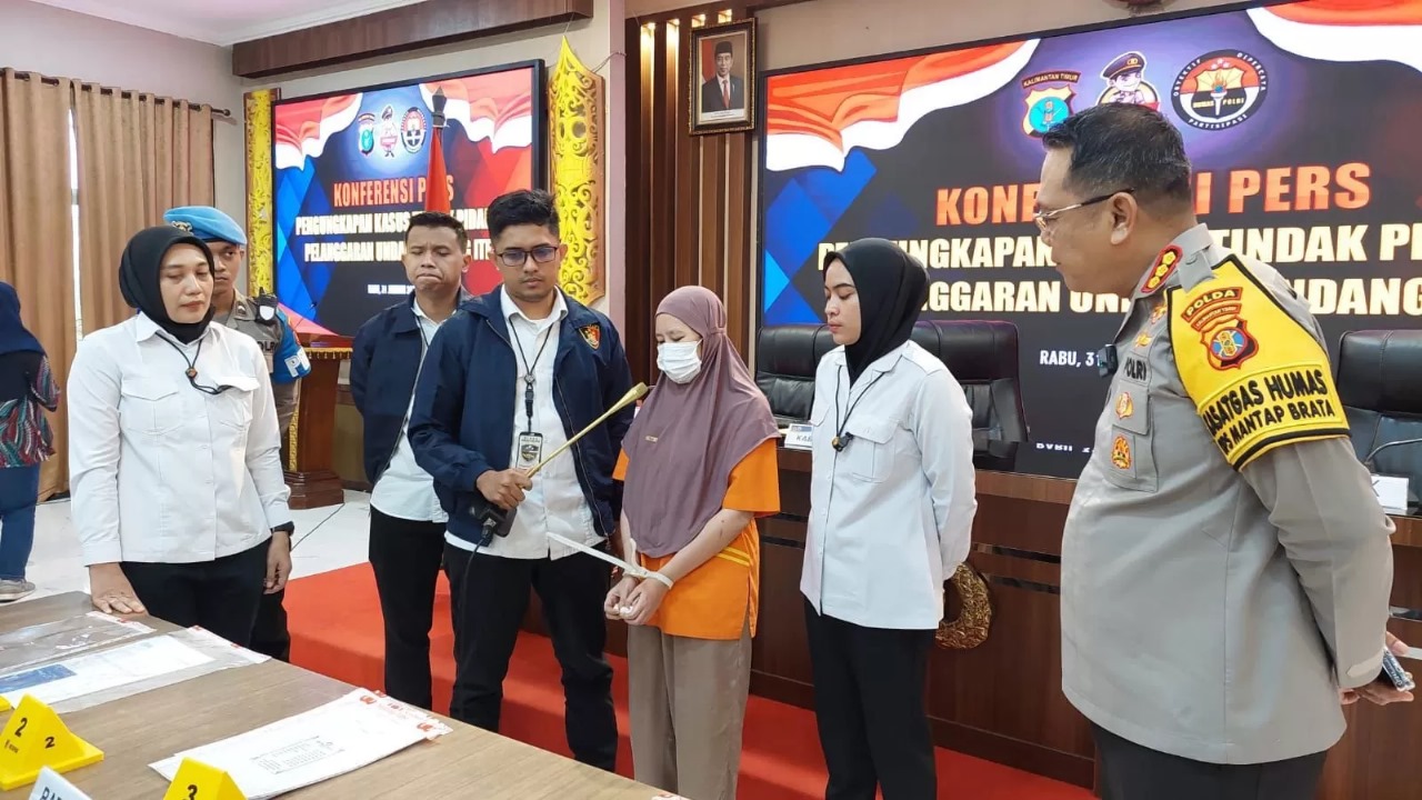 AKHIRNYA TERTANGKAP: Mencatut nama Toko Afikanza di media online, EM berhasil raup Rp 45 juta sebelum diciduk polisi.