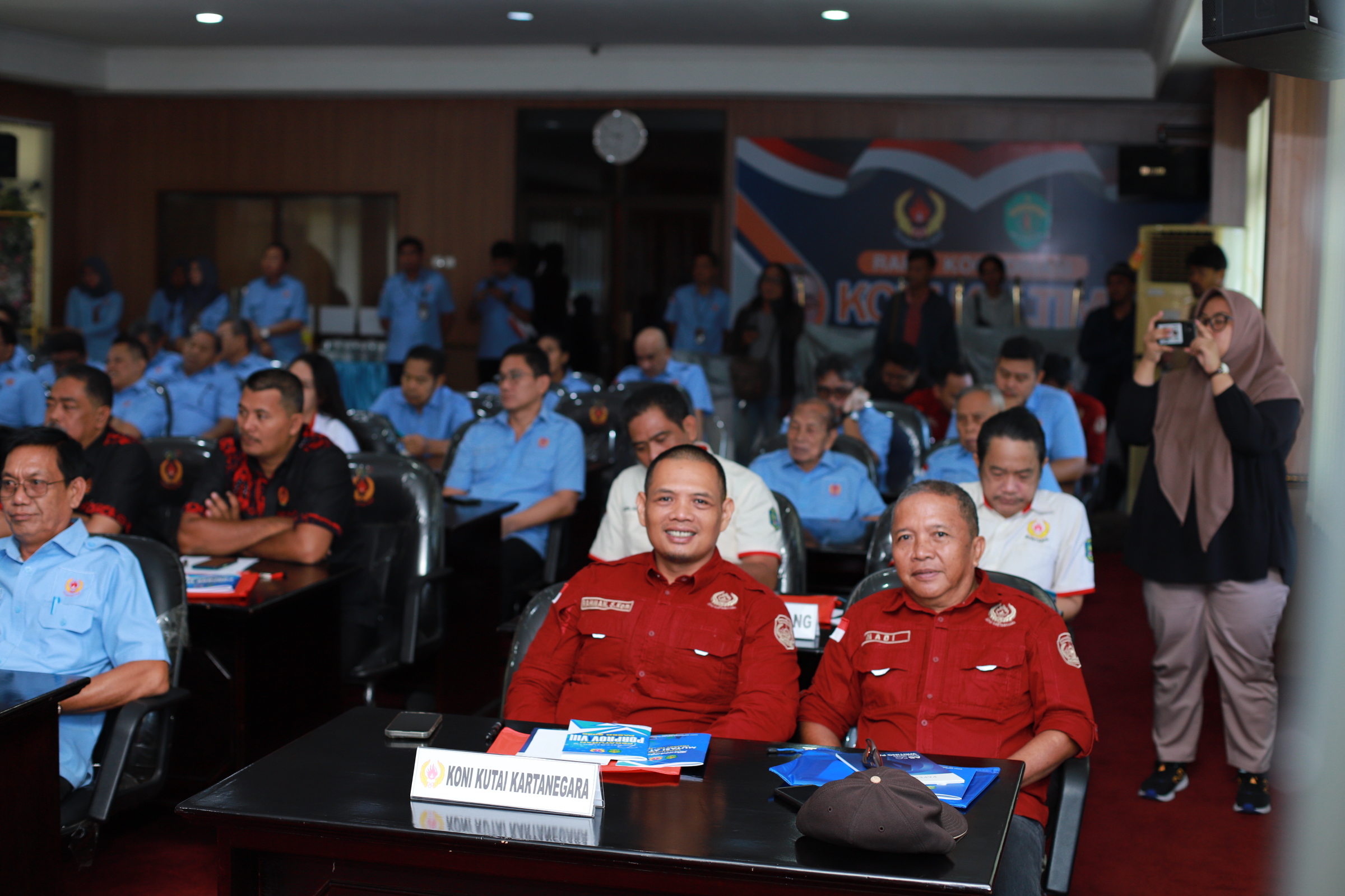 BAHAS PORPROV: Ketua KONI Kukar Rahman (kedua kanan) mengikuti rakor KONI Kaltim, Rabu (31/1).