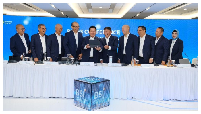 Keberhasilan BSI dalam menjaga kinerja positif itu ditunjukkan dengan pencapaian laba yang tumbuh 33,88% (yoy) menjadi Rp5,70 triliun hingga kuartal IV/2023