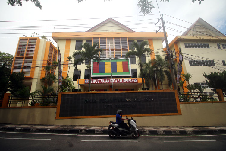 GENJOT FASILITAS: Perpustakaan Kota Balikpapan di kawasan Piere Tendean. Dalam waktu dekat, fasilitas akan ditambah seiring segera dibangunnya Sky Book.