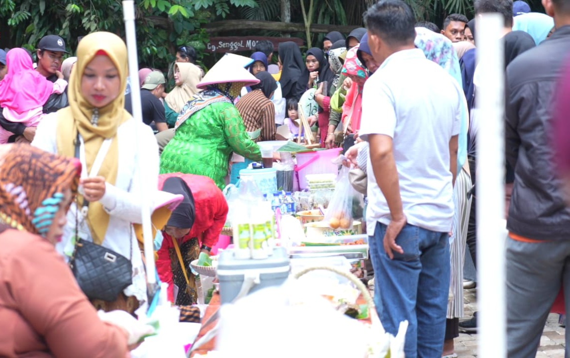 Pasar Tumpah di Bukit Pringgodani. Unik dan jadi unggulan sebagai destinasi Desa Wisata di Gunung Binjai, Teritip, Balikpapan.