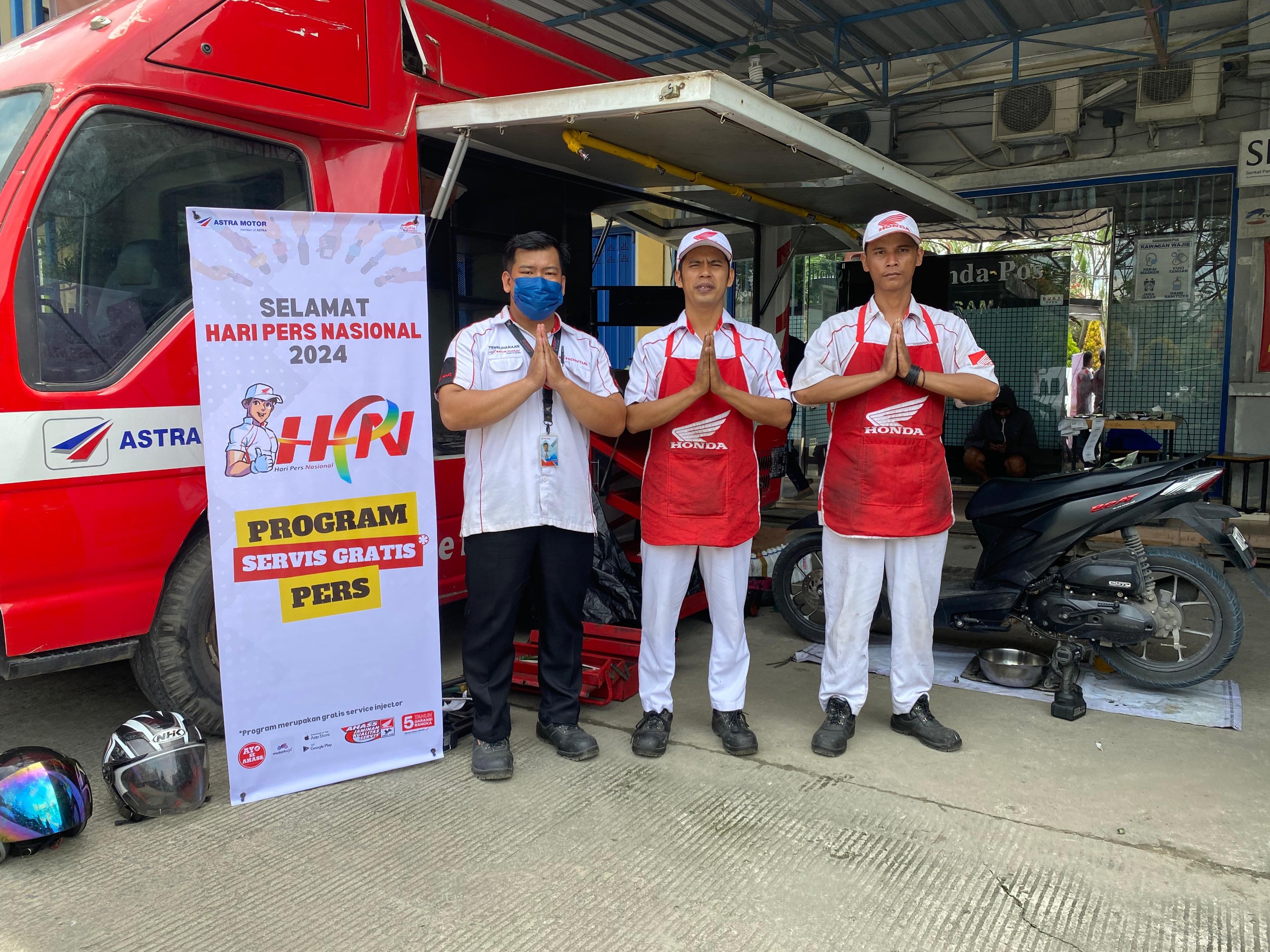 Astra Motor Kaltim 2 memberikan jasa servis dan ganti oli gratis bagi 50 awak media, berlangsung di halaman Kantor Kaltim Post Samarinda, Kompleks Mahakam Square, Selasa (13/2).