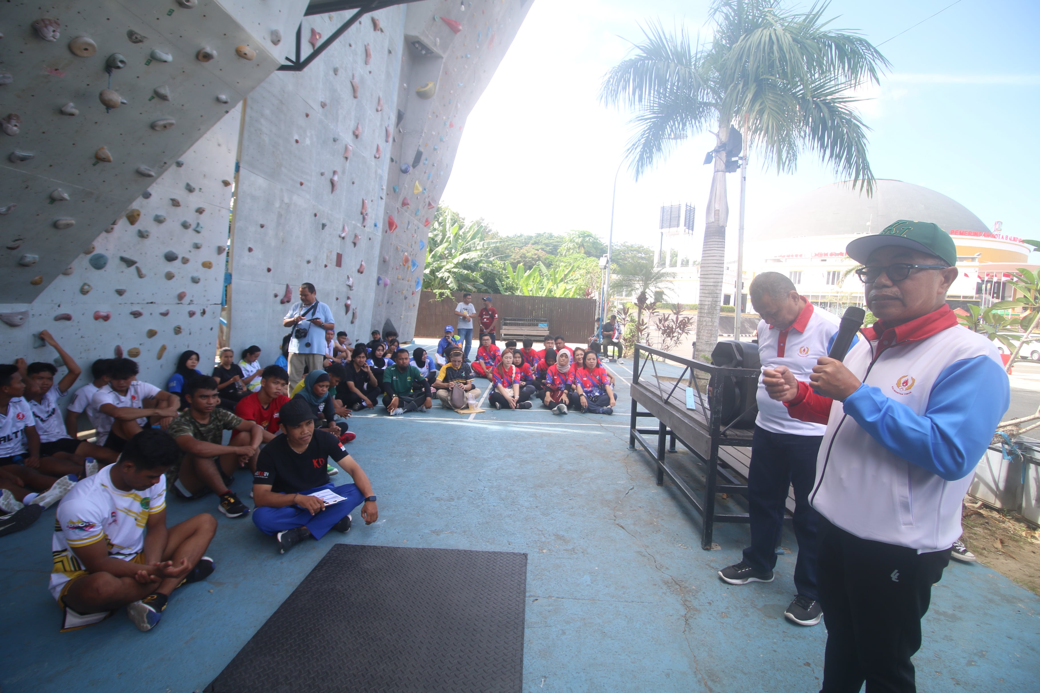 Tes fisik bagi beberapa cabang olahraga terselenggara di halaman BSCC Dome, Balikpapan, Jumat (16/2). Agenda ini dipantau langsung Ketua KONI Kaltim Rusdiansyah Aras dan jajarannya.