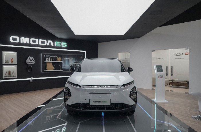 CHERY OMODA  E5: Desain yang futuristik, teknologi yang canggih, dan performa yang mumpuni memberikan pengalaman berkendara yang berbeda.