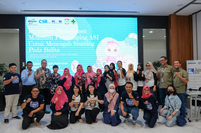 PELOPOR KESEHATAN: Manajemen PT Komatsu Remanufacturing Asia bersama kader Posyandu Karang Joang dalam acara pelatihan manajemen MP-ASI untuk mencegah stunting pada balita di Balikpapan