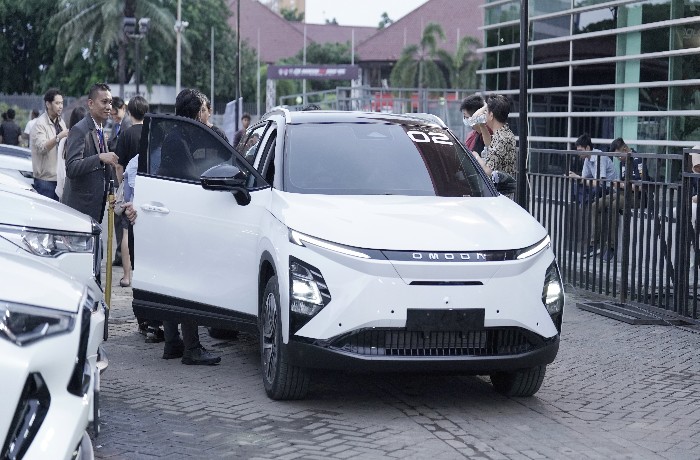 TEST DRIVE : Pengunjung IIMS sangat antusias merasakan sensasi berkendara bersama Chery Omoda E5.