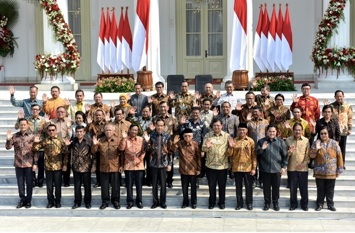 Presiden Joko Widodo dan Wapres KH Ma&rsquo;ruf Amin  bersama  38 nama menteri dan pejabat setingkat menteri periode 2019-2024 pada 2019 lalu.