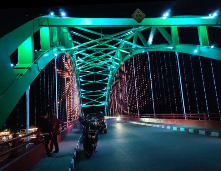PANTAU: Jembatan Kandilo dinilai perlu memiliki kamera pengawas CCTV.