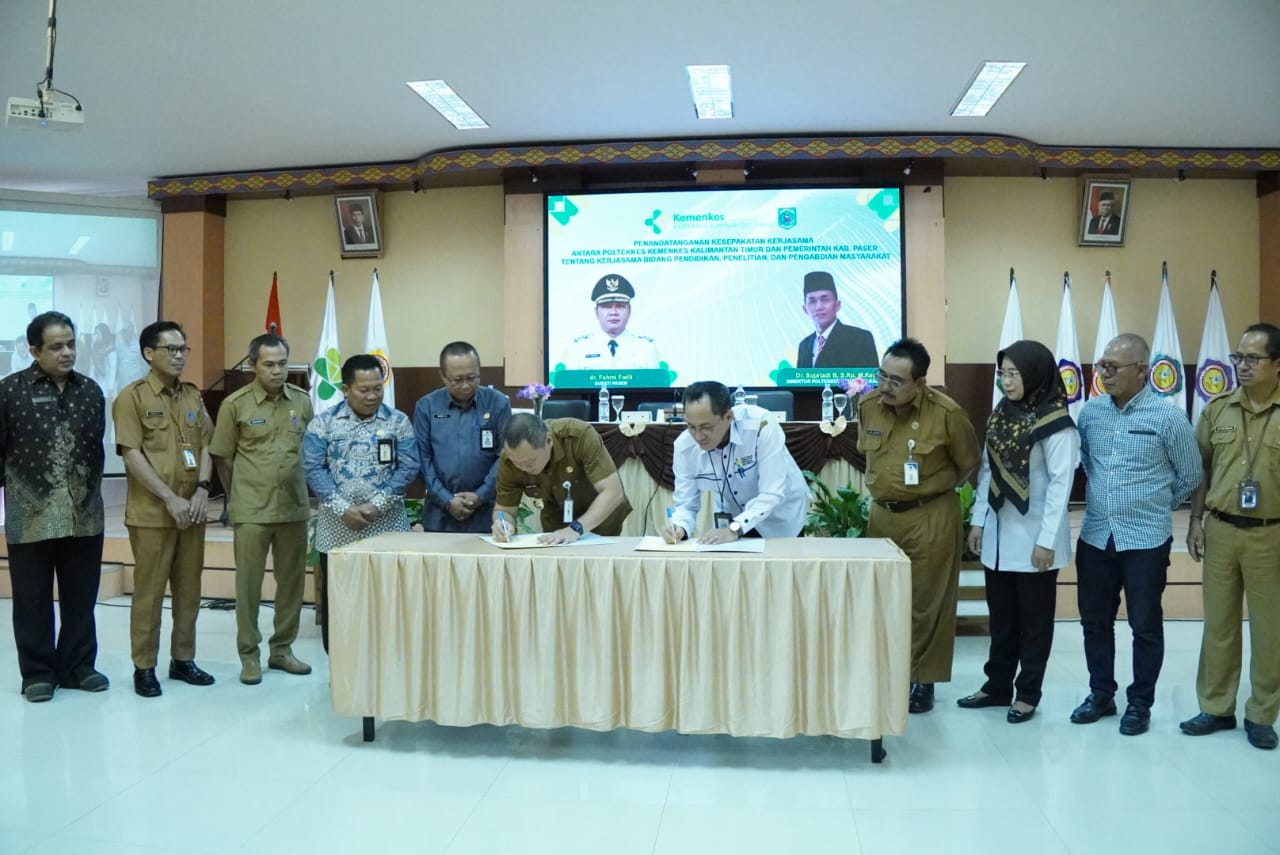 PROGRAM KESEHATAN: Bupati Paser Fahmi Fadli saat bertemu manajemen Poltekkes Kemenkes Kaltim di momen Mou beasiswa, Senin (26/2).