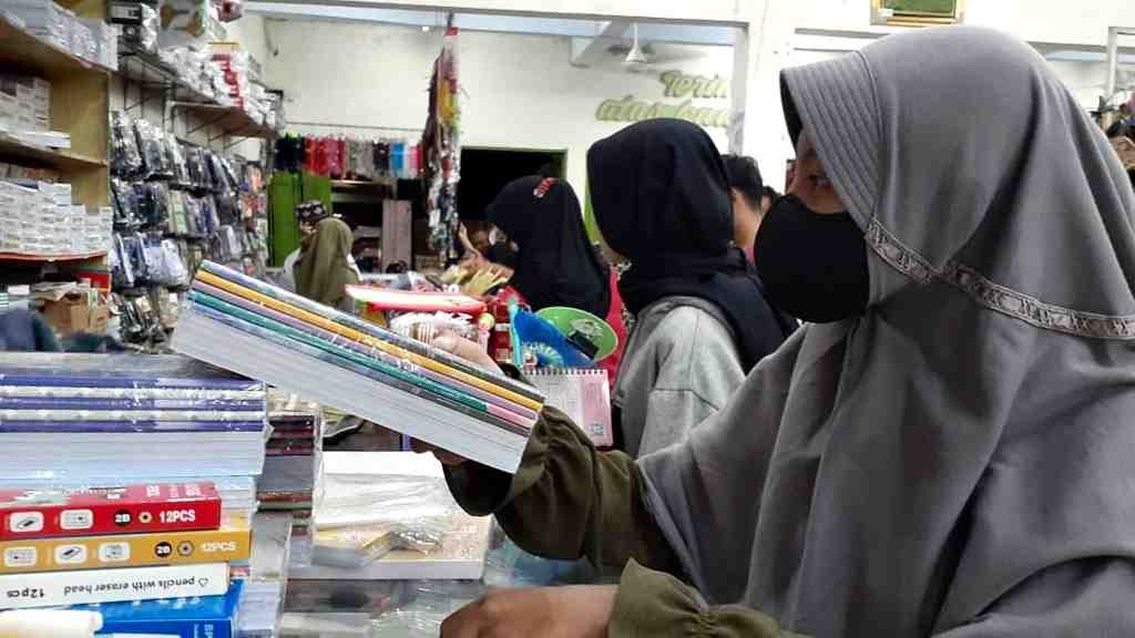 PAKET GRATIS : Pemkot Bontang akan meringankan beban orang tua untuk memenuhi kebutuhan sekolah siswa, salah satunya dengan memberi bantuan buku tulis gratis.