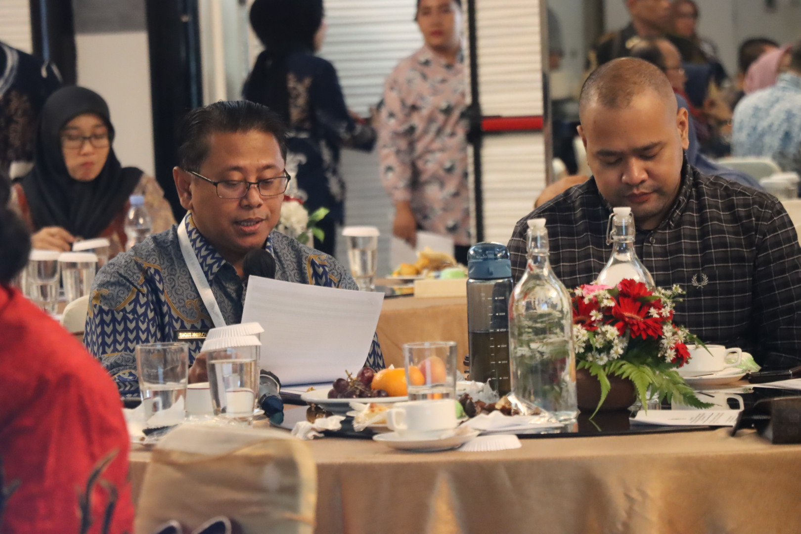 BAHAS: Banmus DPRD Kaltim menggelar rapat bersama Sekretariat DPRD Kaltim di Ballroom Hotel Courtyard By Marriot, Bandung, Selasa (27/02).