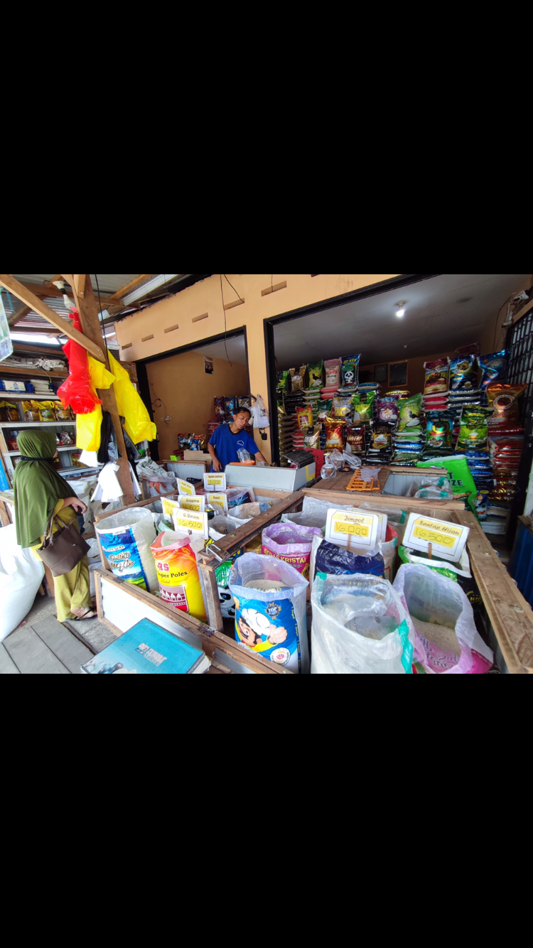 MAKIN MAHAL: Harga beras di pasaran di Kabupaten Paser terus melambung tinggi sejak Desember sampai Februari ini.