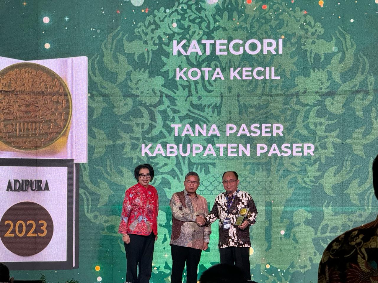 KEDUA KALI: Kabupaten Paser kembali mendapatkan Adipura kedua kalinya pada 2023 di Jakarta, Selasa (5/3).