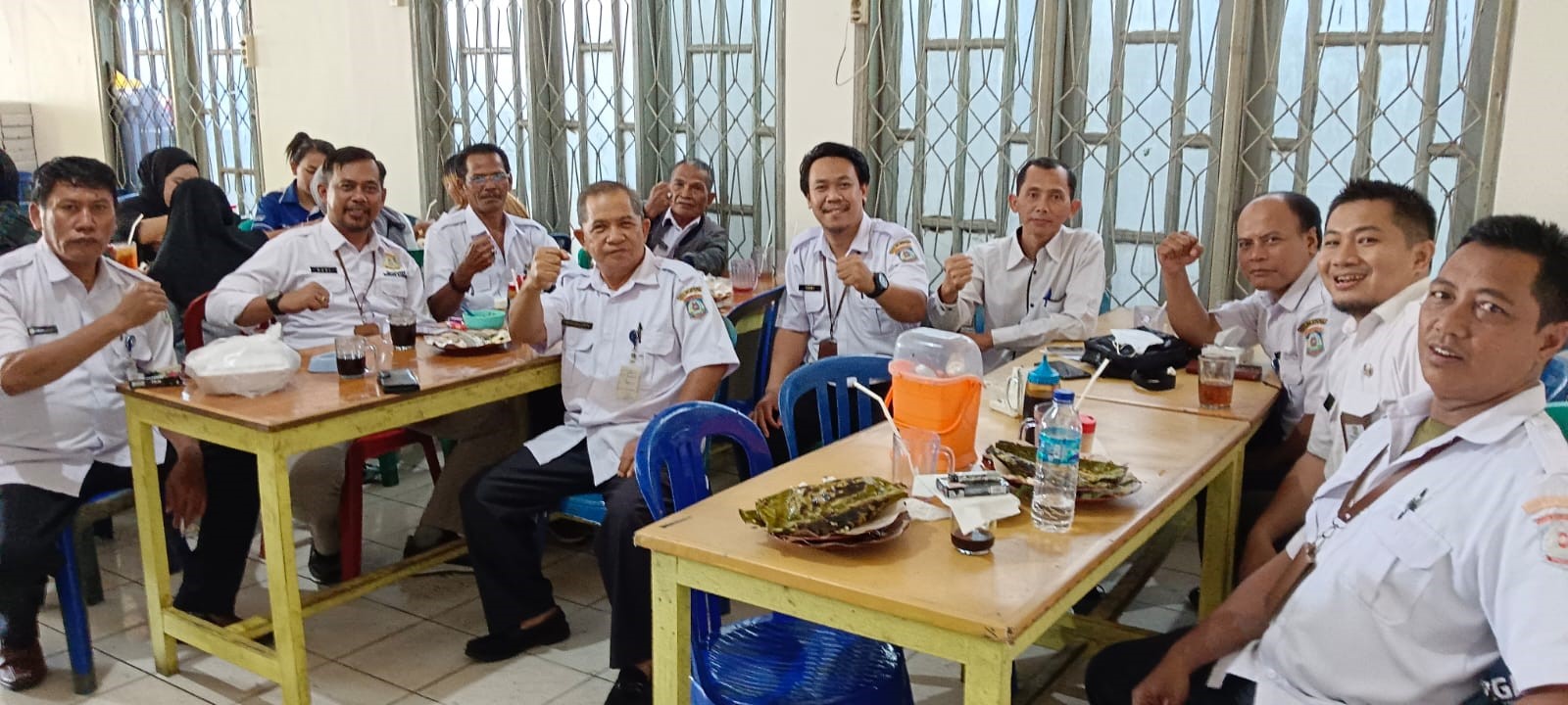 KOORDINASI: Kasi Trantib dan LH Kecamatan Balikpapan Selatan Akhmad Komarudin (empat kanan) bersama seluruh Kasi Trantib dan LH kelurahan dan staf, rutin melakukan koordinasi dengan forum Silatrantib