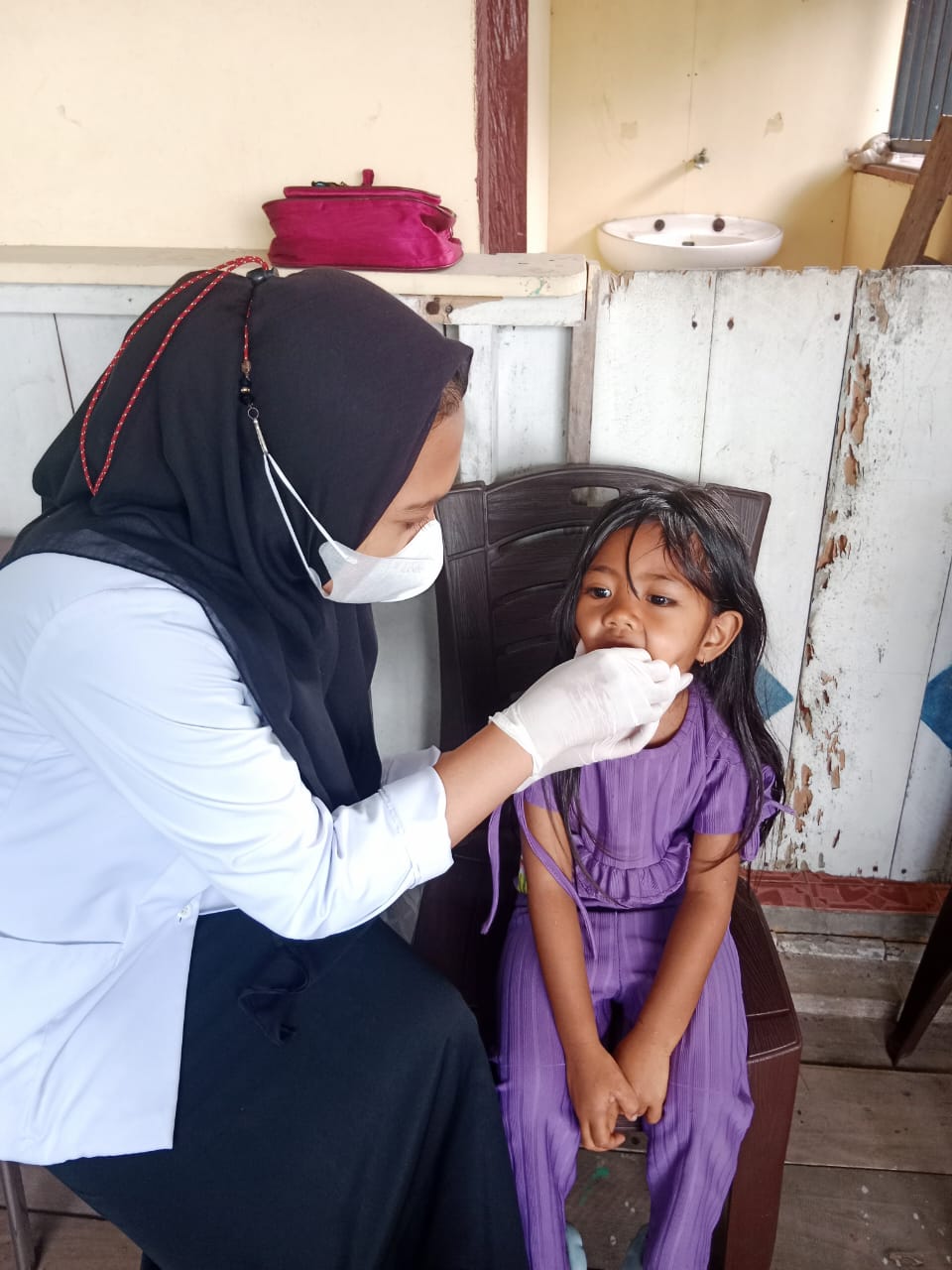 KESEHATAN: Dinilai sukses tahun lalu, program satu desa satu bidan dan satu perawat berlanjut tahun ini.