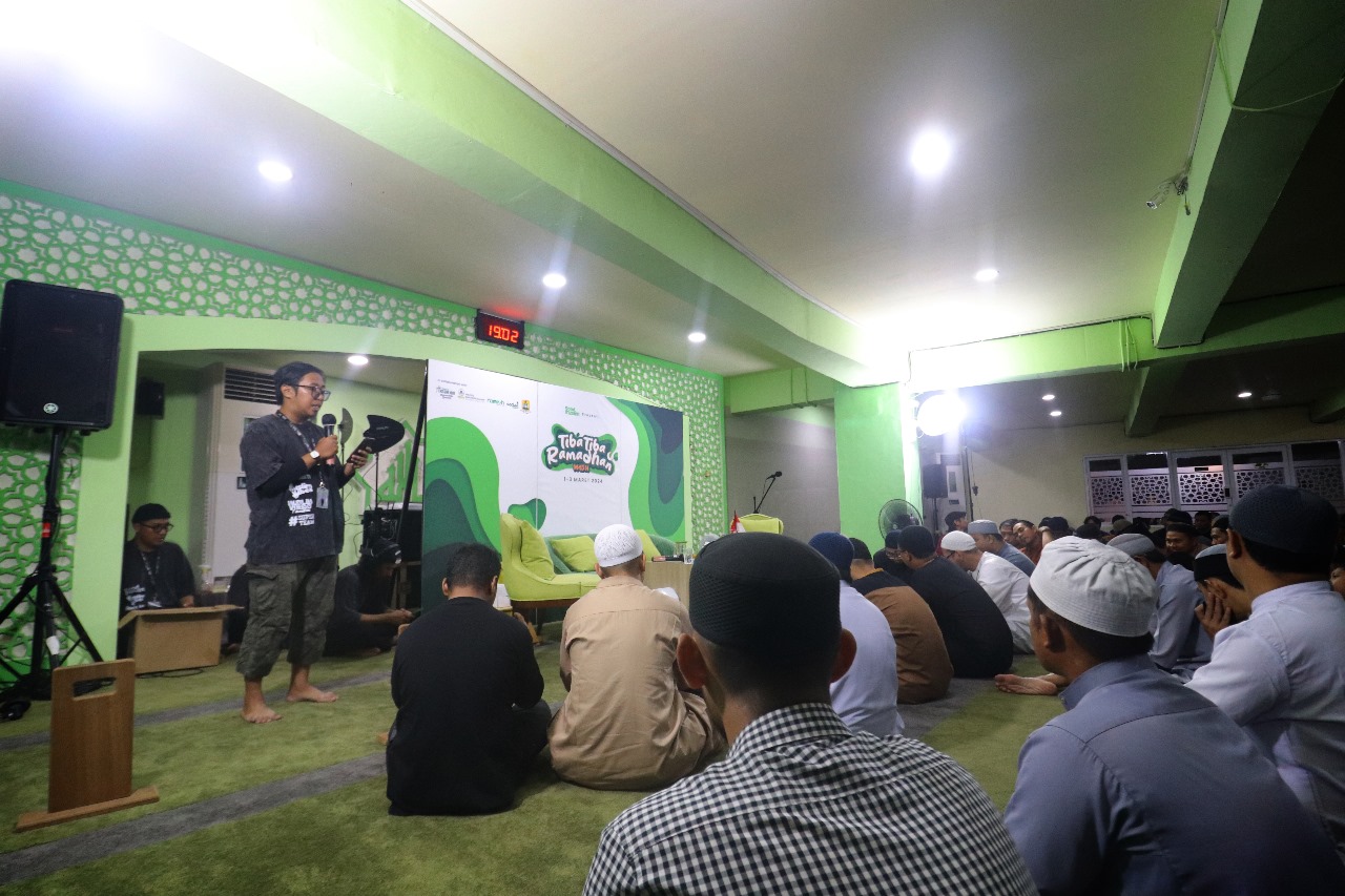 KEGIATAN POSITIF: Tidak hanya dimanfaatkan untuk menjalankan salat, namun berbagai kajian dengan tema menarik rutin pula digelar di Masjid Al-Hikmah.