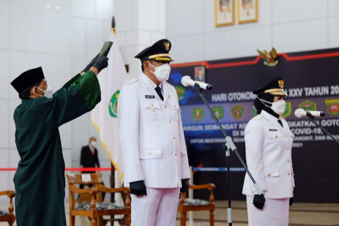 LIMA TAHUN LALU: Pasangan Basri Rase-Najirah yang diusung PDI Perjuangan dan PKB, dilantik sebagai wali kota dan wakil wali kota Bontang periode 2019&ndash;2024, setelah unggul atas Neni Moerniaeni-Joni.