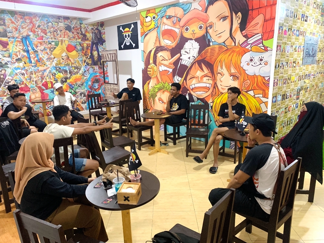 BEDA: Mengusung konsep anime One Piece yang digandrungi hampir sebagian milenial dan generasi Z, Nakama menyediakan tempat nongkrong sembari berswafoto dengan berbagai pernak-pernik kesukaan karakter.