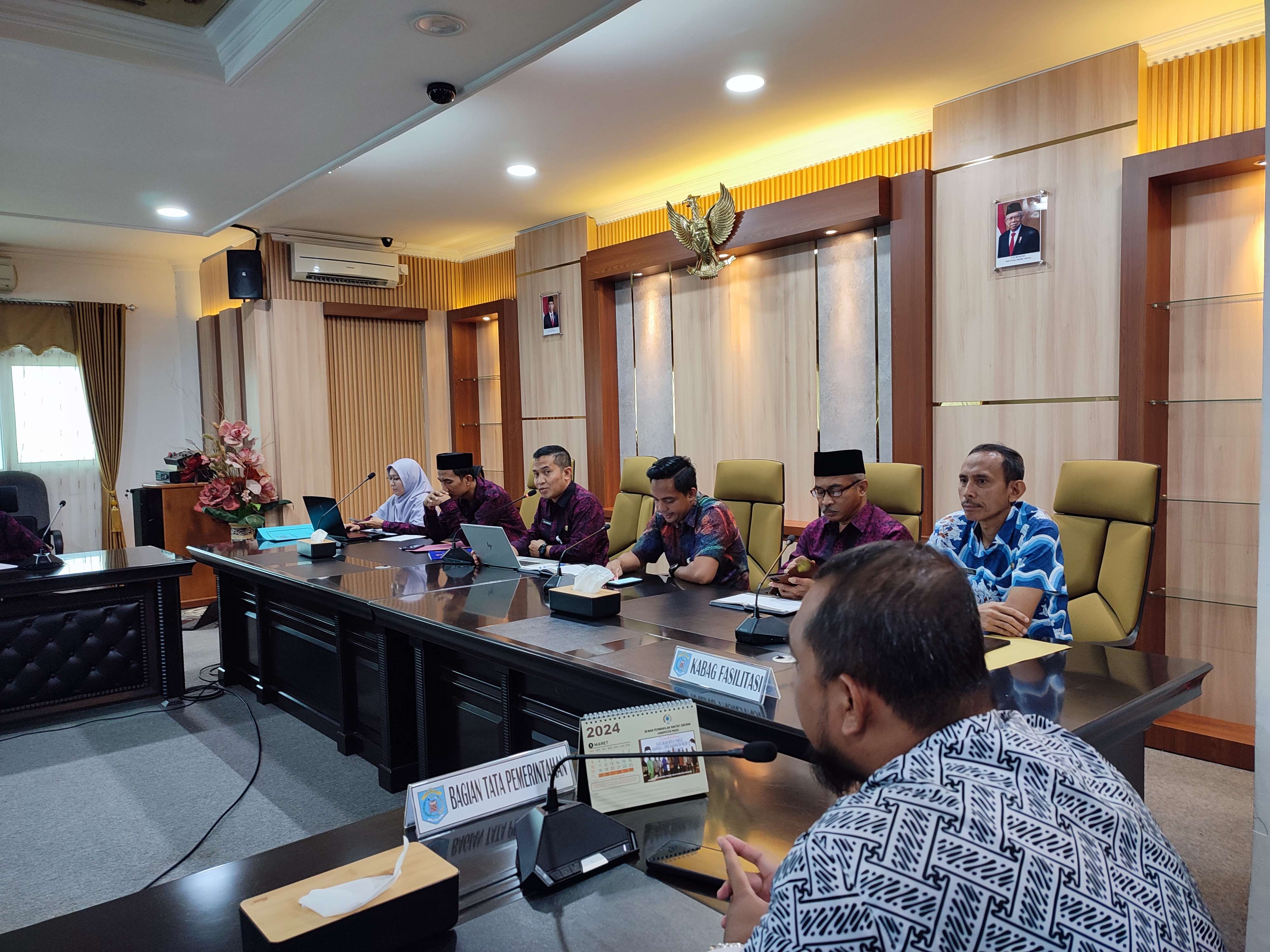 SINERGI DENGAN MITRA: Sekretariat DPRD Paser menggelar rapat dengan mitra kerja OPD untuk menyempurnakan Renja 2025, Jumat (15/3).