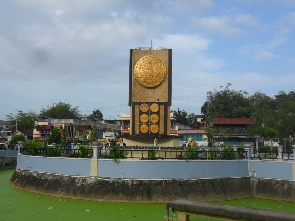 Setelah berhasil meraih Piala Adipura, Pemkot Bontang berencana membangun taman Tugu Adipura seperti yang ada di Balikpapan ini dan kota-kota lainnya di Indonesia.