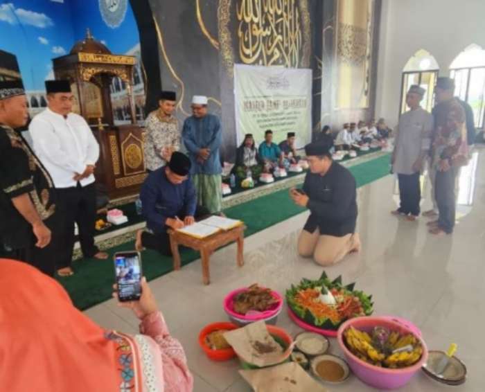 KEBERSAMAAN: Dafip Haryanto meresmikan Masjid Jami&rsquo; Al-Ikhlas di RT 26, Dusun Budidaya, Desa Kerta Buana, Kecamatan Tenggarong Seberang.