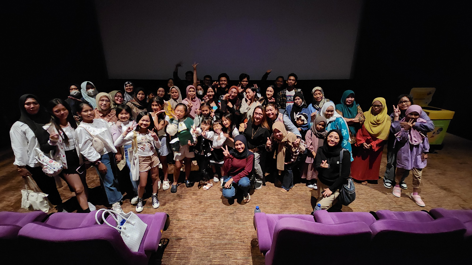 BERI EDUKASI: Sejumlah pelajar di Balikpapan mengikuti nonton bareng film Ku Kejar Mimpi di Cinema XXI e-Walk, Balikpapan SuperBlock, Kamis (21/3).