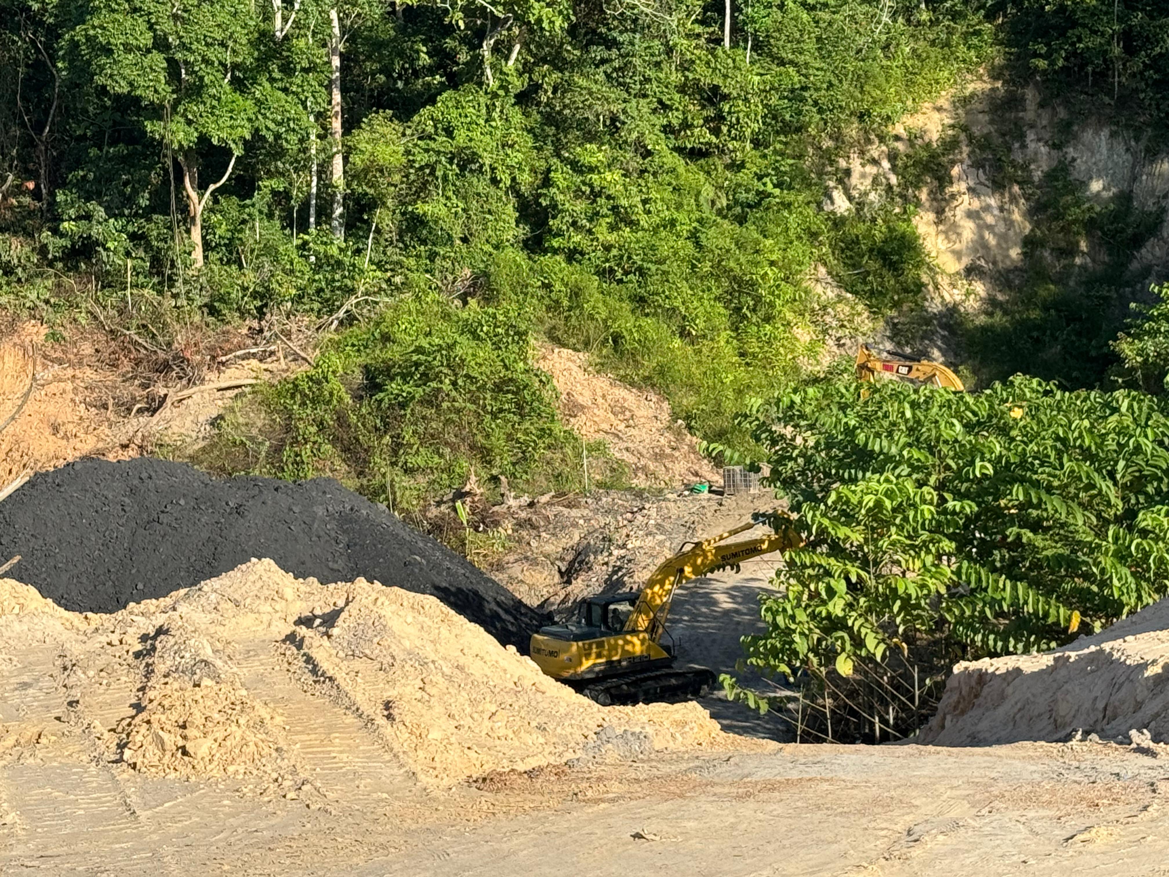 BERMASALAH: Aktivitas diduga tambang ilegal di lokasi pematangan lahan di RT 38 rupanya sudah terjadi beberapa kali.  &nbsp;