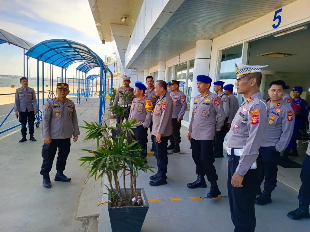 PENGAMANAN. Pos pengamanan dan pelayanan di Pelabuhan Semayang Balikpapan dan Bandara SAMS Sepinggan dicek tim supervise Pos Terpadu Operasi Ketupat Mahakam 2024.