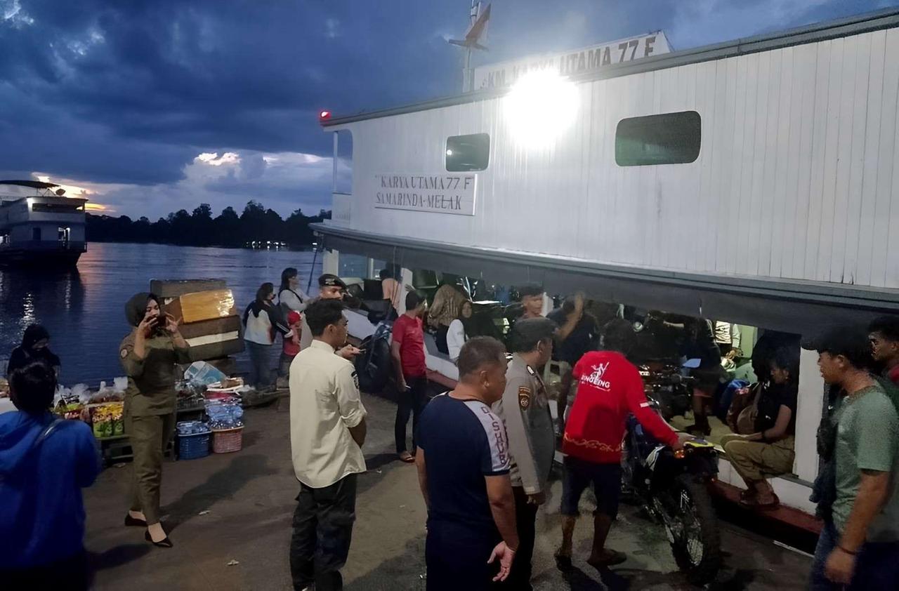 PUNCAK ARUS MUDIK:&nbsp; Situasi di Pelabuhan Melak terpantau aman dan terkendali.
