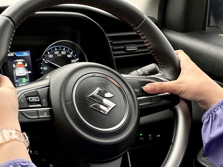 MUDAH DIGUNAKAN: Fitur Cruise Control pada Suzuki All New Ertiga Hybrid Cruise. Dari pemanfaatan fitur pintar ini, Suzuki Indonesia berharap perjalanan para pemudik lancar dan berkesan.